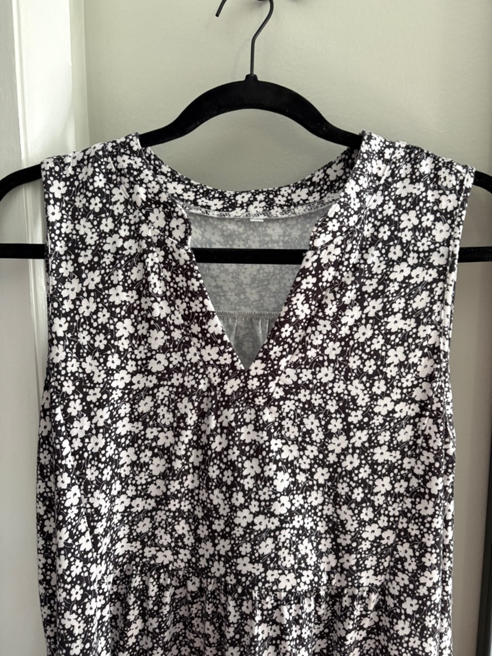 Amazon Black and White Floral V-Neck Mini Dress - Picture 3 of 9